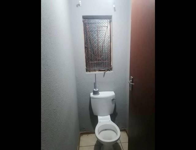 2 BEDROOM HOUSE FOR SALE IN SOSHANGUVE EAST